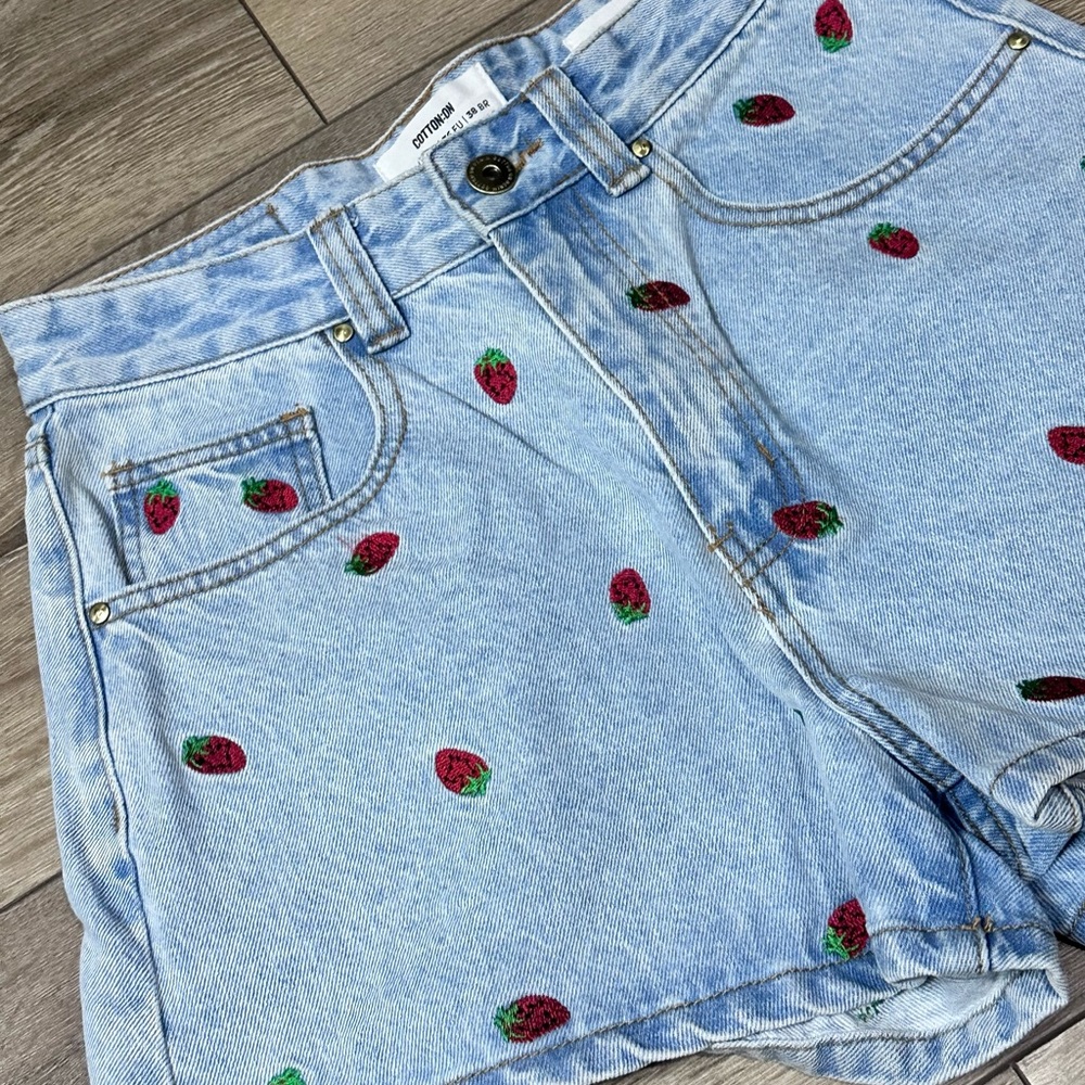 Cotton On High Rise Mom Shorts Strawberry Embroidery - Picture 7 of 14